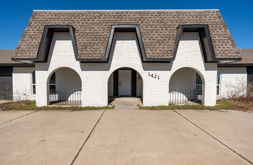 Central Oklahoma City House | 6MIN TO WILL ROGERS AIRPORT | HOT TUB | GAME ROOM | POOL TABLE