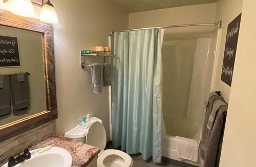 Cooksburg Apartment | 7- Blue Room