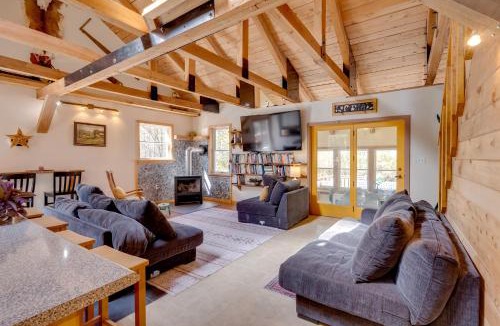 Curwensville House | 7 Mi to Bilger's Rocks: Secluded 7-Acre Retreat