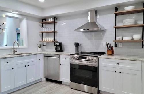 Naples Park Villa | 835 Villas of GulfShore | Walk 2 Mercato & Beaches