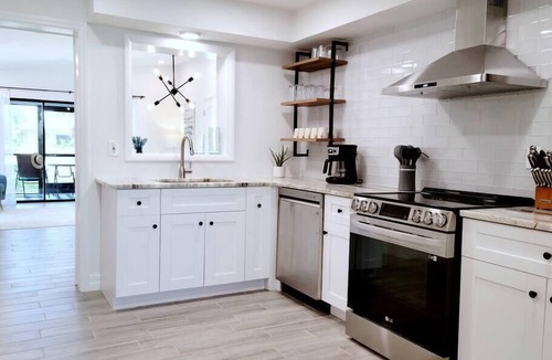 Naples Park Villa | 835 Villas of GulfShore | Walk 2 Mercato & Beaches