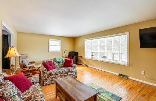 Queensbury House | 9 Mi to Lake George Village: Home in Queensbury