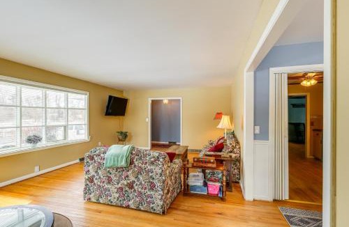 Queensbury House | 9 Mi to Lake George Village: Home in Queensbury