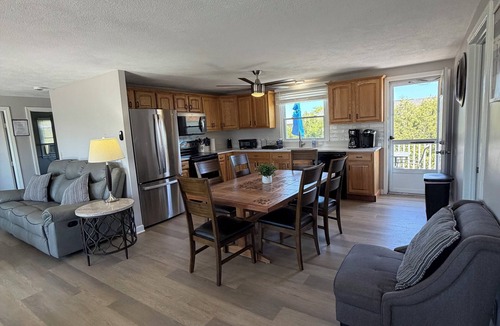 Eastward Look House | A/C 6Bd 2ba sleeps 12 walking distance Scarborough Beach Bonus rec-room w/bar