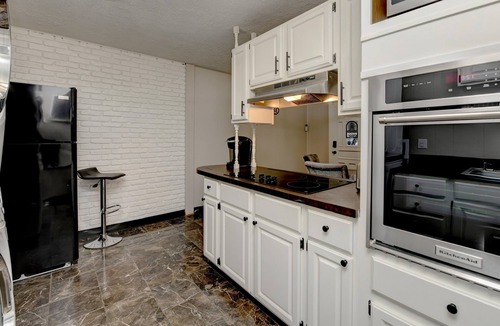 Sharon Heights House | A Couple's Urban Get-A-Way Bungalow Under The Pines