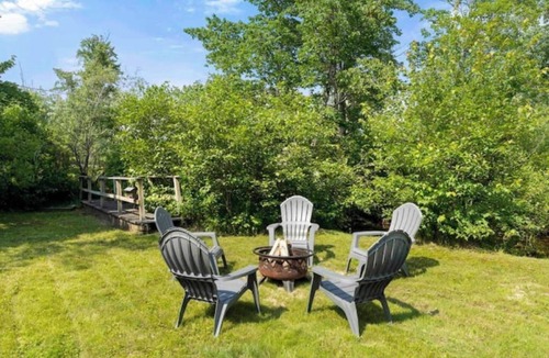 Kimball Lake Shores Cabin | A-Frame Hot tub Retreat - Firepit, Grill, EV & Dog Friendly, Close to N. Conway.