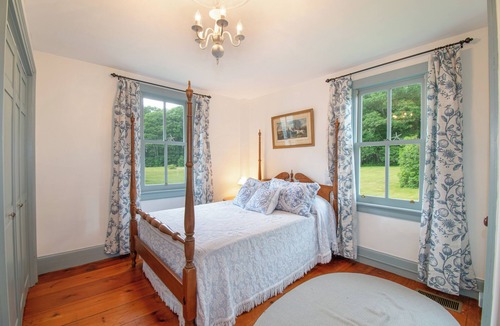 Dresden House | A historic, charming farmhouse in the heart of Midcoast Maine!
