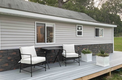 Round Lake Cabin | A lovely lakeside Cottage near Saratoga ★ 1BR ★