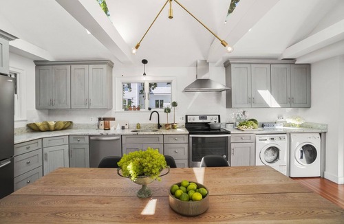 Kennebunkport House | A Modern Antique Home - steps to Dock Square and harbor