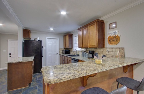Texarkana House | A Quiet Place - King Bed-Covered Patio-2 Bath