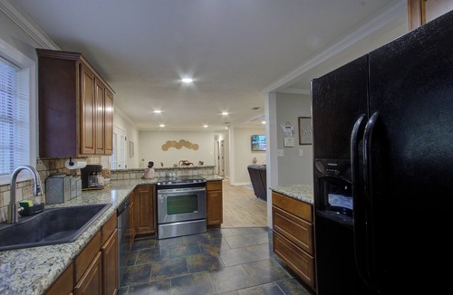 Texarkana House | A Quiet Place - King Bed-Covered Patio-2 Bath