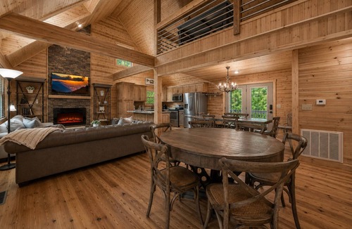 Chalet Village Cabin | A+ Resort w/Pools-Pickleball-3 Kings-Hot Tub-Games