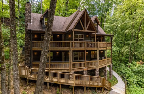 Chalet Village Cabin | A+ Resort w/Pools-Pickleball-3 Kings-Hot Tub-Games