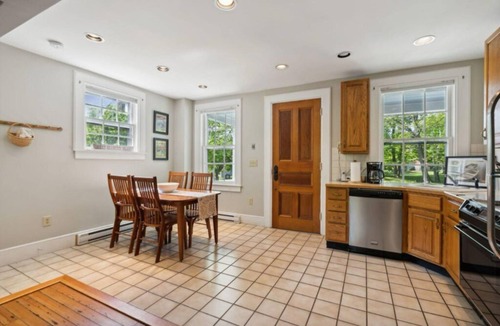 Portland House | A Spacious and Charming Island Townhome