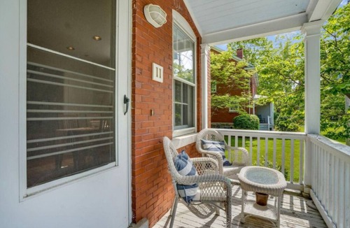 Portland House | A Spacious and Charming Island Townhome