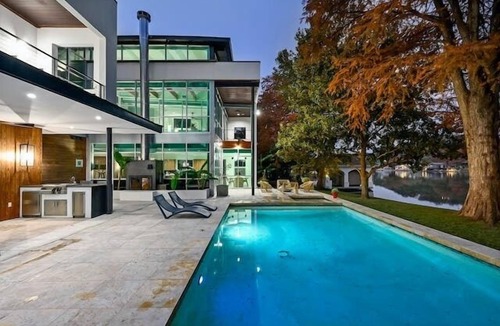 Rivercrest House | Above Emerald | Waterfront I Dock I Lake Austin | Pool&Spa I Game Room