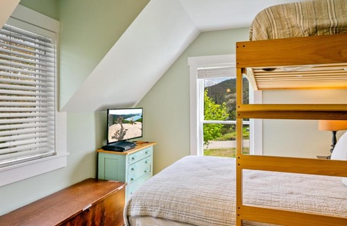 Hall Quarry House | Acadia View Cottage Peaceful, Pet Friendly, Fire Pit, Near Peaks and Echo Lake
