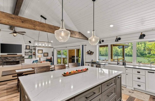 Bella Vista House | Access to lake & trails with HOT TUB!