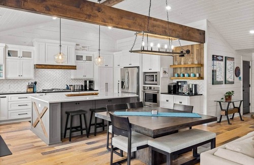 Bella Vista House | Access to lake & trails with HOT TUB!