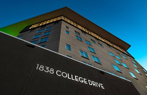 Saskatoon Apartment | Accessible Queen Studio w/Free Hot Breakfast