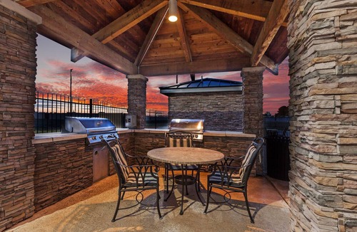 Fort Worth Apartment | Accessible Studio w/Work Desk | Free Breakfast!