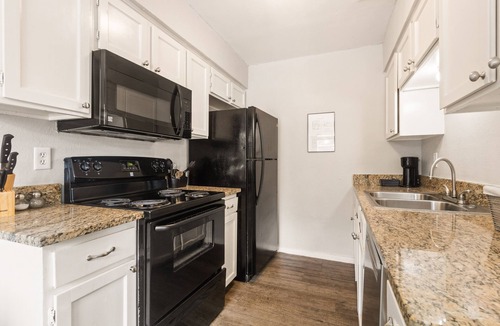 Central Arlington Apartment | ★Ace Location. Tastefully Decorated. All You Need.