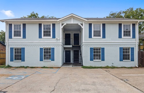 Central Arlington Apartment | ★Ace Location. Tastefully Decorated. All You Need.