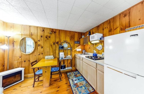 Pemaquid Beach Cabin | Across the road from Pemaquid Beach — wooded king-bed cabin for couples