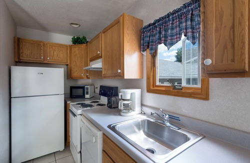 Lake George Hotel | Adirondack Retreat Inn & Suites
