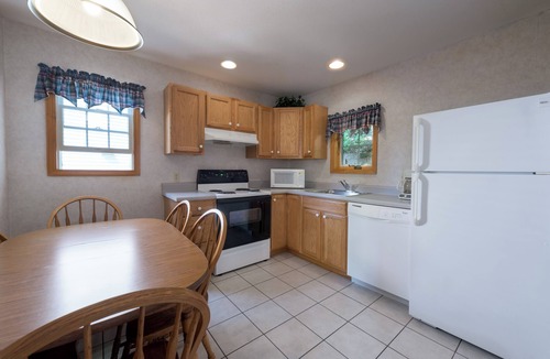 Lake George Hotel | Adirondack Retreat Inn & Suites