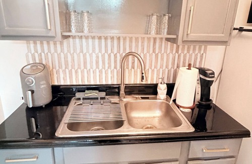 East Rochester Apartment | Adorable 1-bedroom apartment with AC in East Rochester