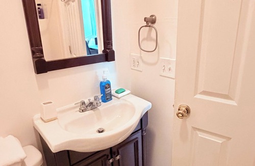 East Rochester Apartment | Adorable 1-bedroom apartment with AC in East Rochester
