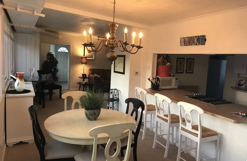 Buckeye Lake House | Adorable Buckeye Lake Cottage Sleeps 10