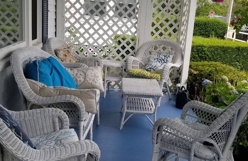 Eastward Look House | Adorable Cottage, short walk to Scarborough Beach.