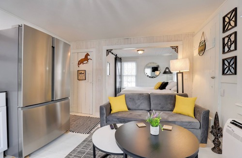 Hammondsport Apartment | Adorable Walkable Paradise w/Deck & Pool!
