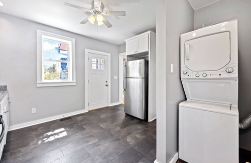 Front Park House | Adorable West Side Cottage with Onsite Laundry, Free Parking