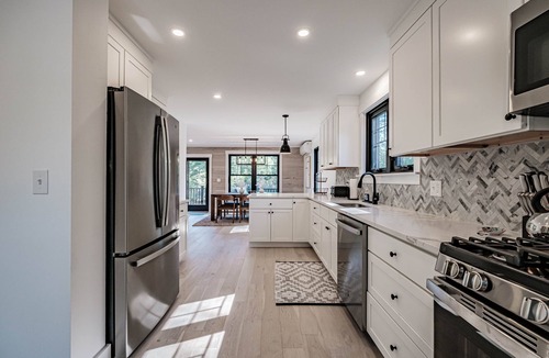 Bethel Ski Chalet | Air conditioning, hot tub, fire pit. Stylish comfort in the Maine Mountains