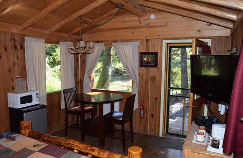 Bear Creek Cabin | Alaska Creekside Cabins