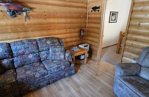 Cohoe Cabin | Alaska Summers Lodge Cabin 3-Near Mouth of Kasilof River