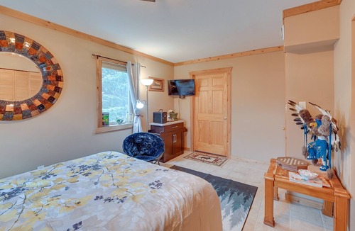Fritz Creek House | Alaska Vacation Rental w/ Deck + Mountain Views!