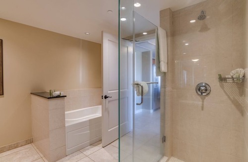 Honokowai Hotel | Aloha Vibes: 2 Stylish Units w/Full-Kitchen! Near Wo Hing Temple Museum!
