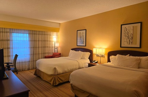 Altoona Hotel | Altoona Adventure Nights | Scenic Parks, Historic Sites & Hiking Access