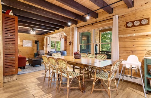 Boothbay Harbor House | Amazing All-Season Sprucewold Cabin w/Private Beach Club Access Dog-friendly