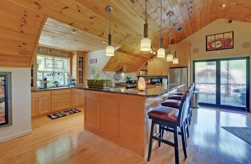 Cleveland House | Amazing Farmhouse,18 acres, pool, 7 king bds, near Helen, WEDDINGS & EVENTS