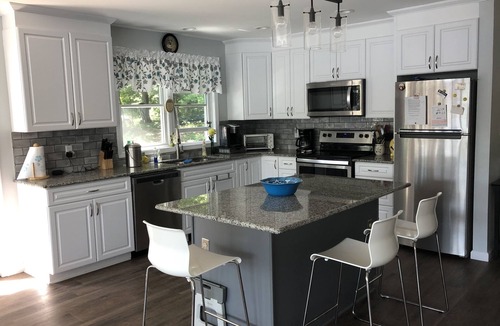 Poultney House | Amazing waterfront retreat on Lake St. Catherine