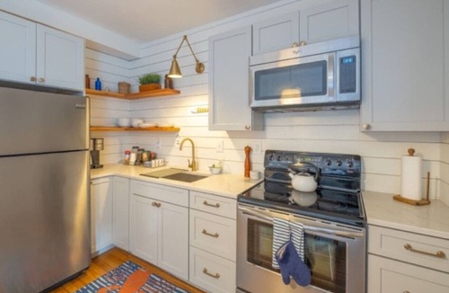 West End Apartment | Amazing West End apartment walkable to downtown and the waterfront.