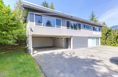 West Vancouver House | An Immaculate Family House in West Vancouver