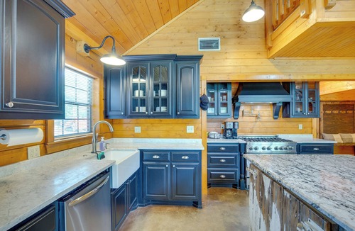 Alba Cabin | Angler's Cabin: Direct Lake Fork Access, By Marina
