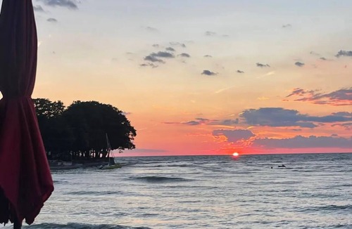 Lake Erie Beach Apartment | Angola on the Lake- Grandview Bay-25 minutes from Highmark Stadium