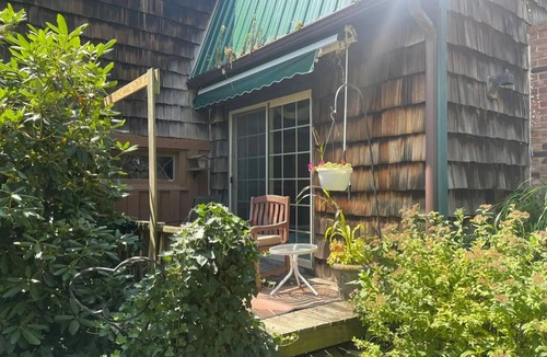 Lake Erie Beach Apartment | Angola on the Lake- Grandview Bay-25 minutes from Highmark Stadium